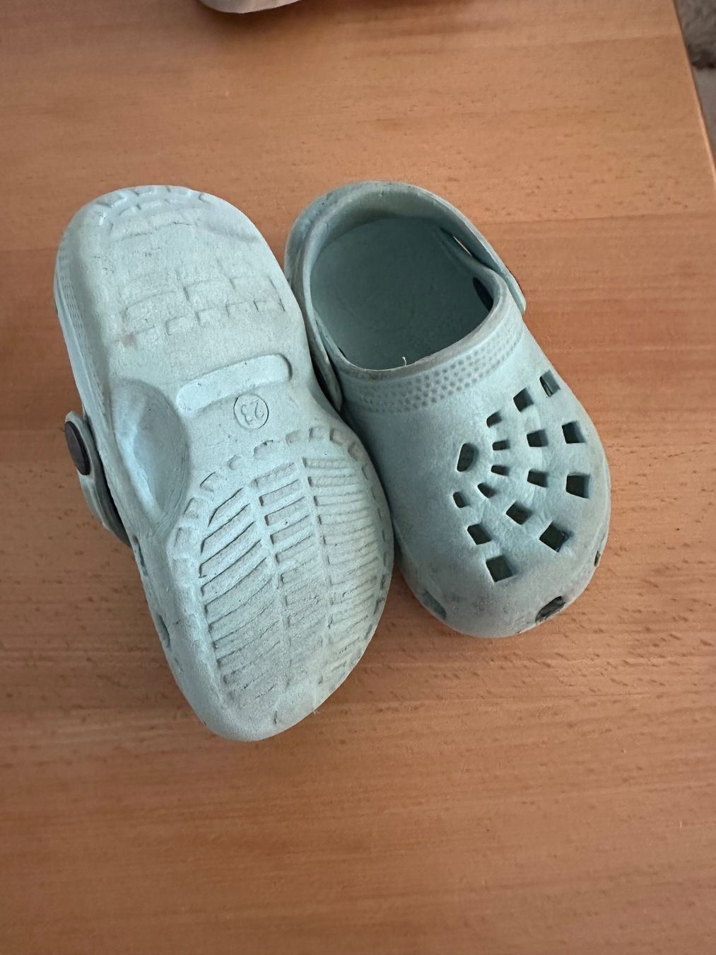 Scarpe per ragazzi: Zwillinge Kinderschuhe Clogs, beide Gr. 23 – Usato da Seuzach venduto da Leli.91 1