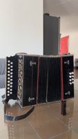 Antike Ziehharmonika mit Lederriemen - Vintage-Schätze