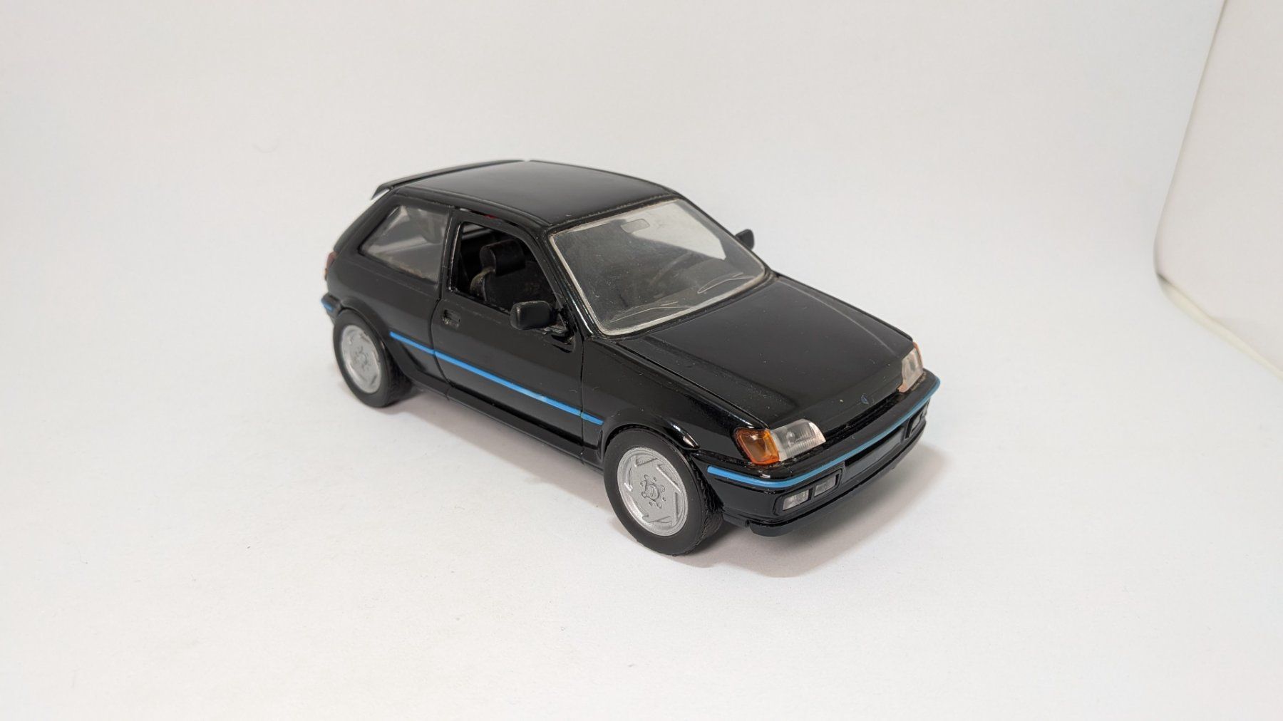 Ford Modellini d'auto: 1:24 Ford Fiesta Schabak – Usato da Cugnasco venduto da AndyAlfa 3