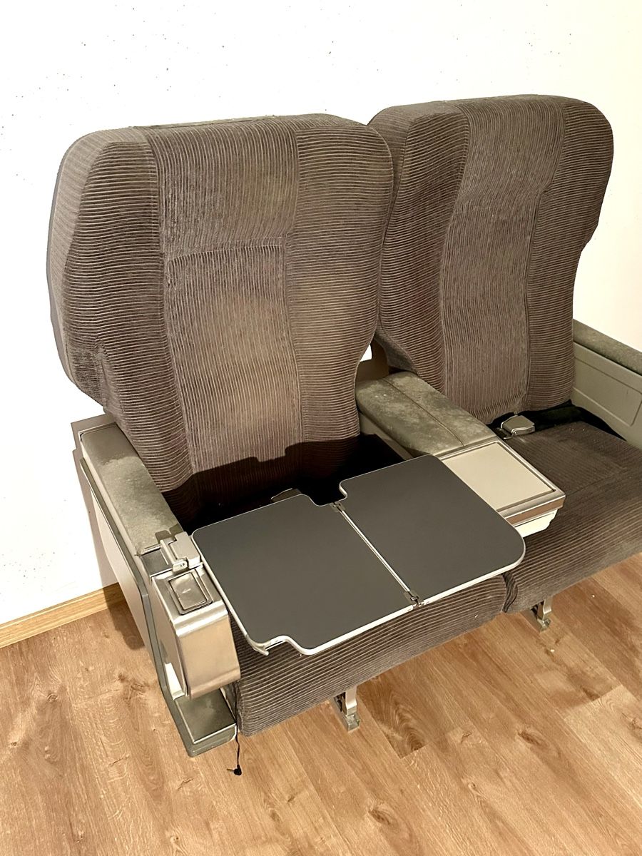 Poltrone: Swissair 2er Flugzeugsitz mit Klapptisch – Usato da Emmenbrücke venduto da Appophis 2