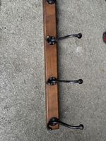 Garderobenleiste aus Holz mit drei Haken 60 cm Breite