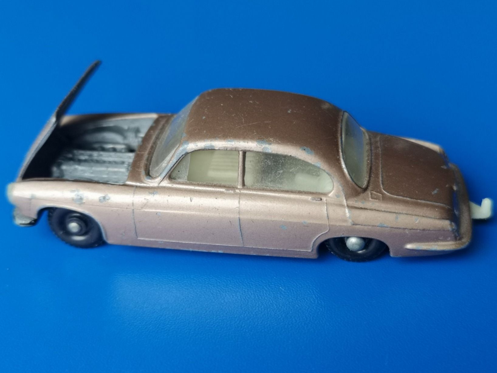 Lesney Modellautos: Jaguar MK10 & Triumph BY LESNEY – Gebraucht aus Schaffhausen von Leveron13 6