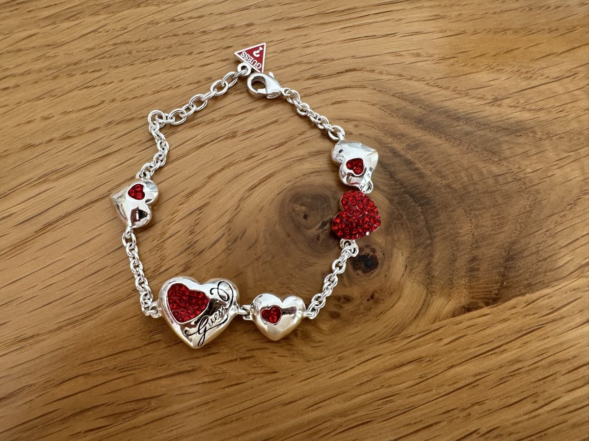 Guess Bracciali & Braccialetti: Armband von Guess mit roten Steinen – Usato da Uznach venduto da Martina191185