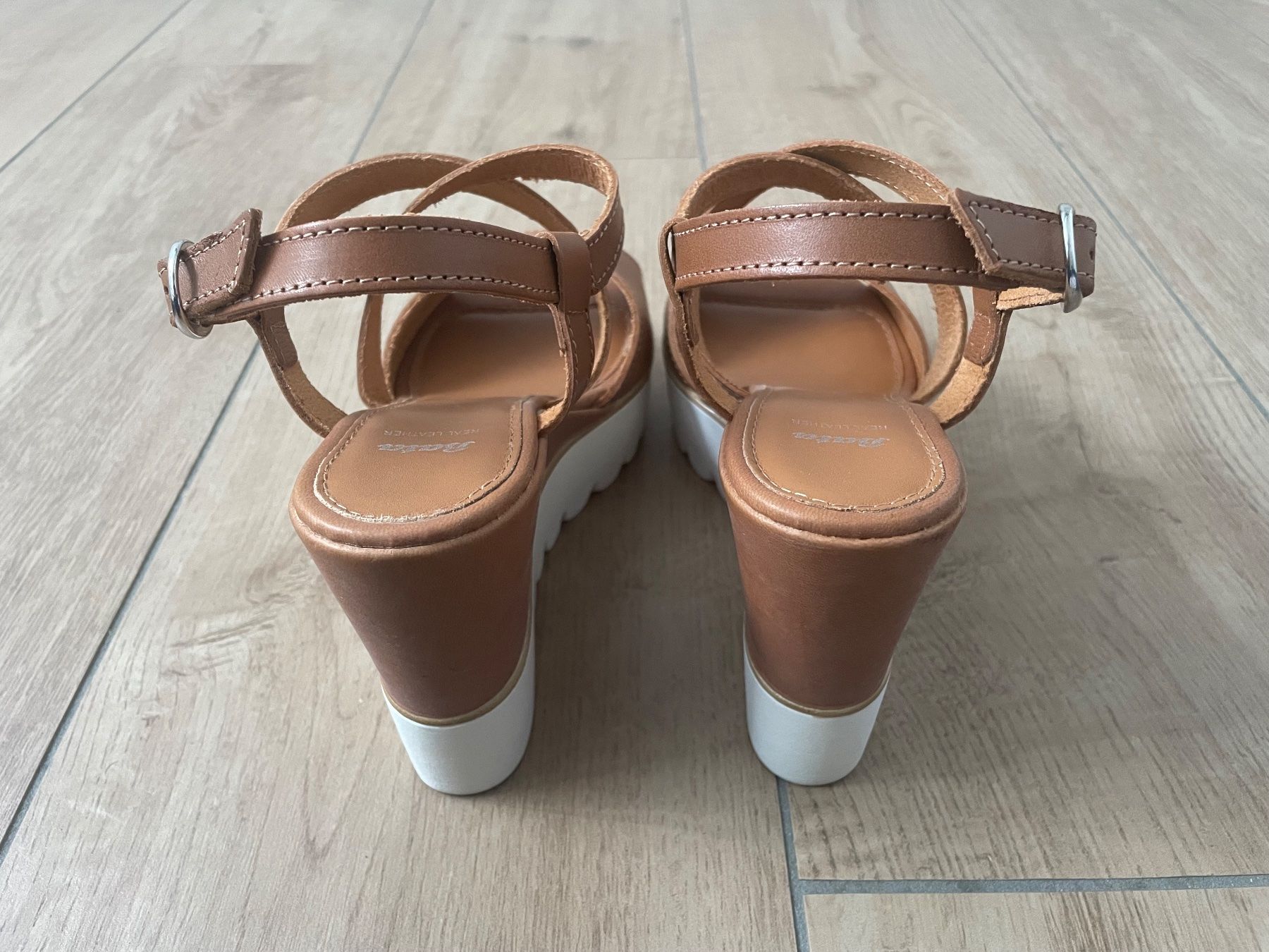 Scarpe da donna: Keilsandaletten von Bata Gr. 37 – Usato da Waltenschwil venduto da hansnine 2