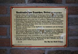 Blechschild "Ausklopfen von Teppichen"