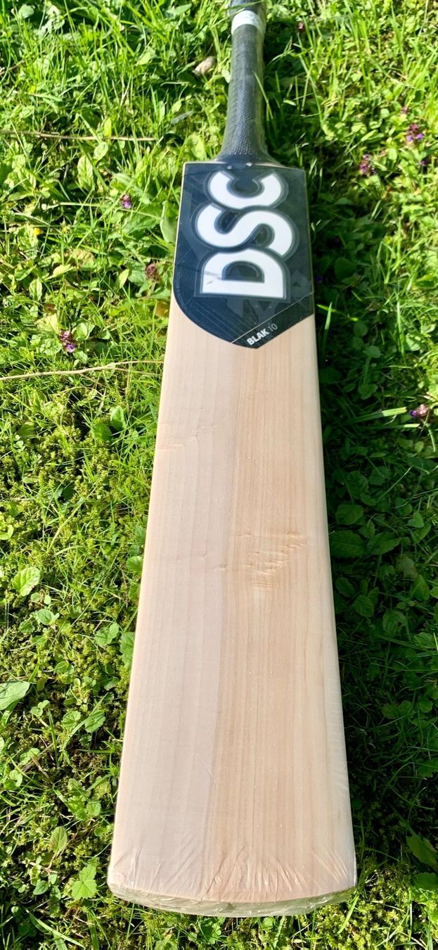 Articoli in legno: DSC Blak 10 English Willow Cricket Bat – Nuovo e nell'imballaggio originale da Luzern venduto da ronymamuni 1