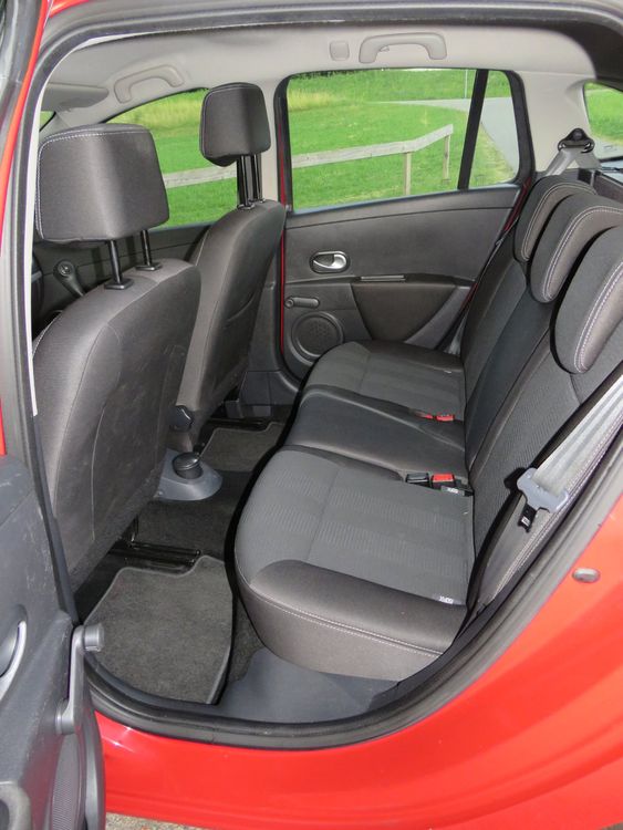 Renault Automobili: Renault Clio 1.2 16V T – Usato da Rickenbach b.Wil venduto da val_9lsk 4