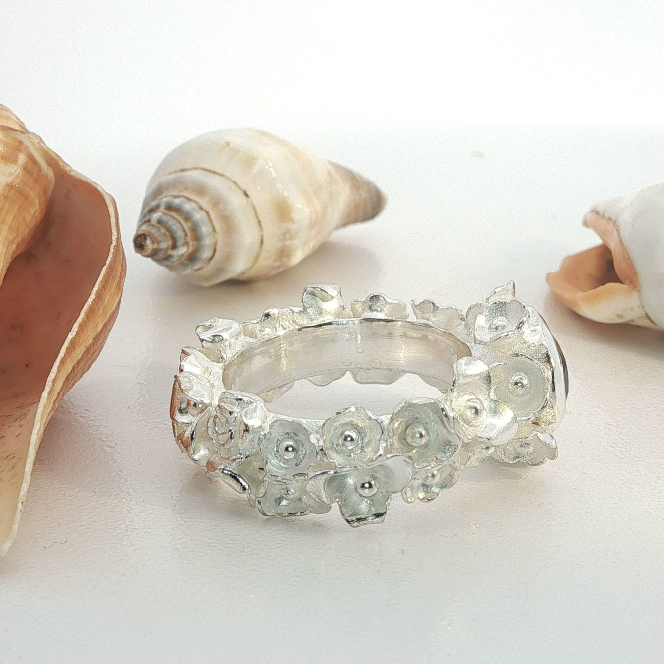 Olga Ribler Anelli: Statement Blumen Ring mit Saphir – Grösse 58 – Nuovo (secondo la descrizione) da Luzern venduto da Schmuckoutlet 3