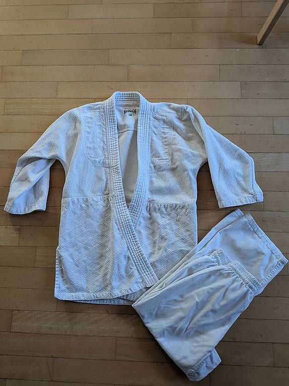 Kimonos: Judo Gi / Judo-Anzug 150cm – Gebraucht aus Zürich von cba_527p