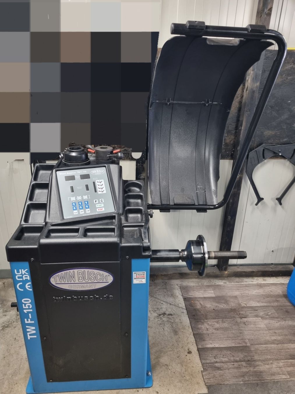 Tutte le macchine: Auswuchtmaschine – Usato da Zuchwil venduto da Bobby-89