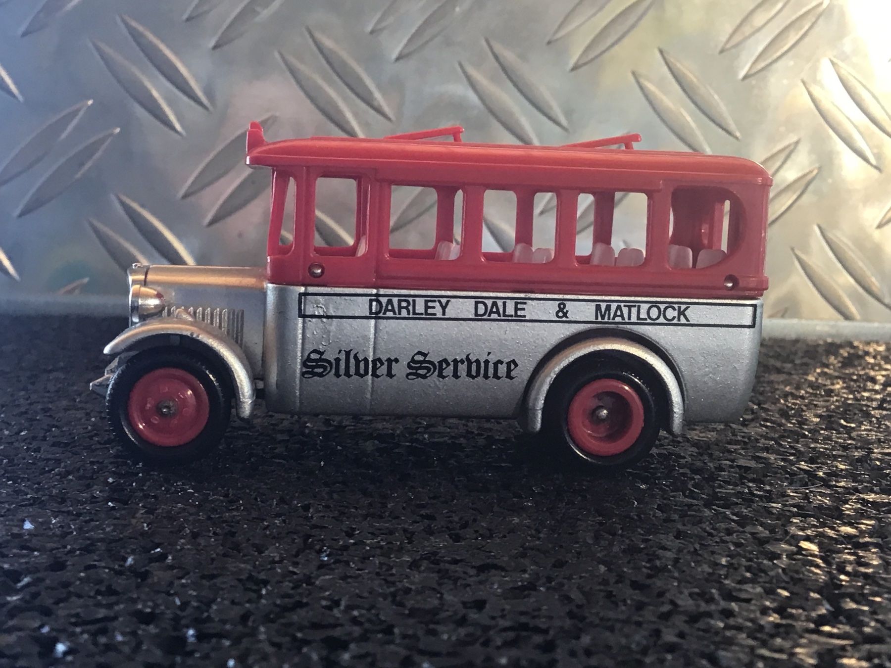 Kit di modellismo & Modellini statici: MODELS DAYS GONE DARLEY DALE MATLOCK SILBER SERVICE – Usato da Männedorf venduto da Spezial-Modelle 2