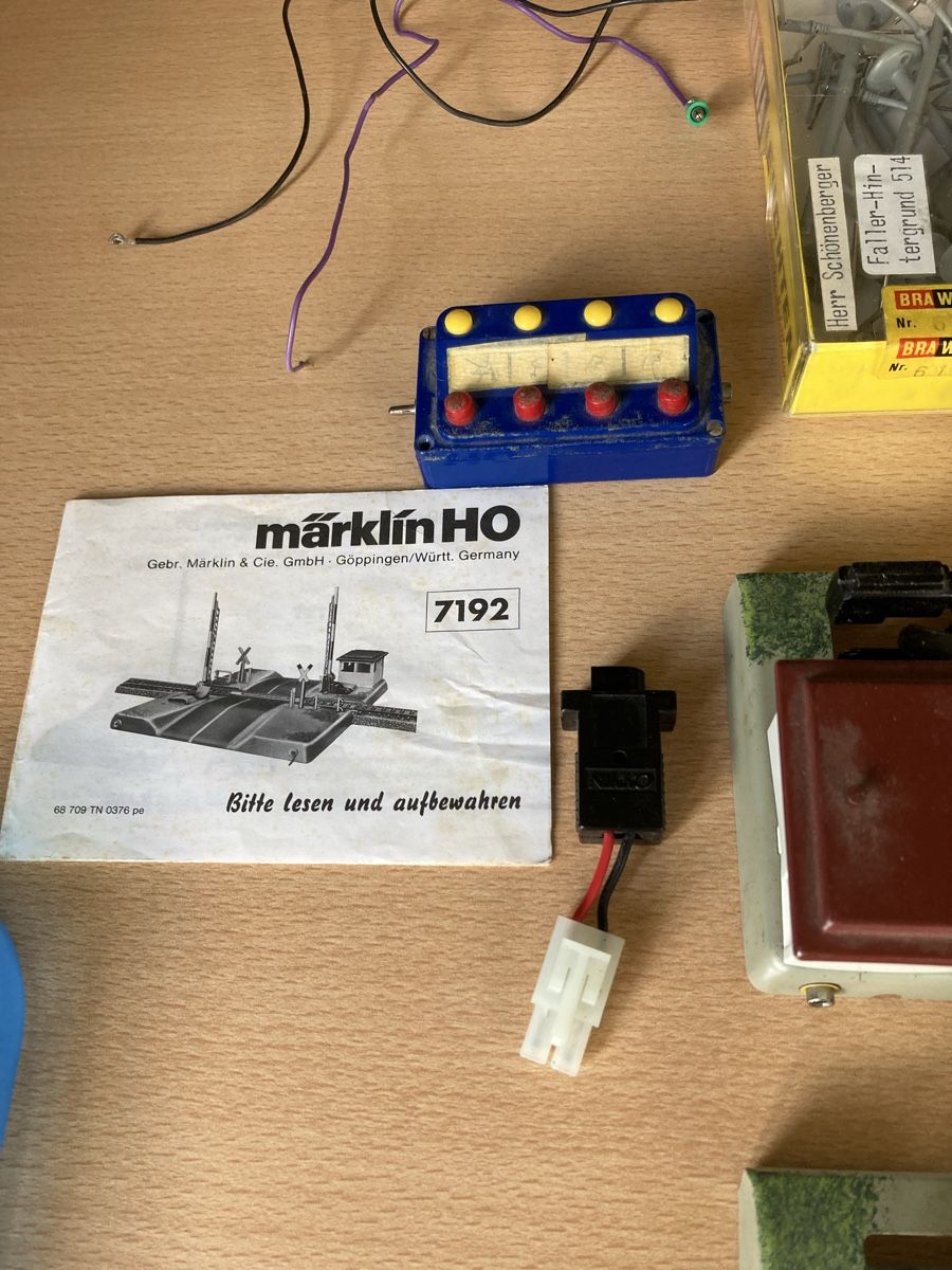 Märklin Modellini di ferrovie: Märklin Eisenbahn – Usato da Niederuzwil venduto da Miami1999 3