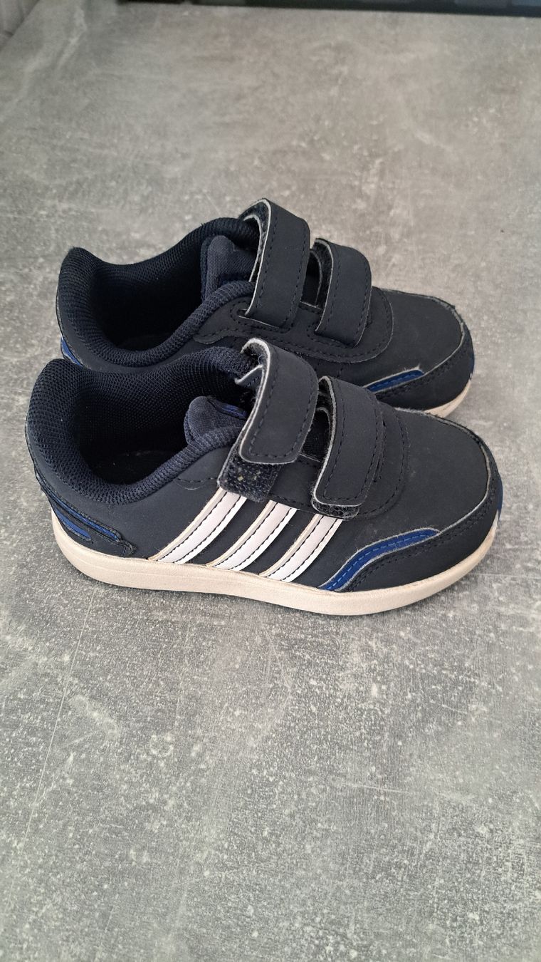 Adidas Scarpe per ragazzi: Kinderschuhe – Usato da Buchs SG venduto da VitaliiKu 1