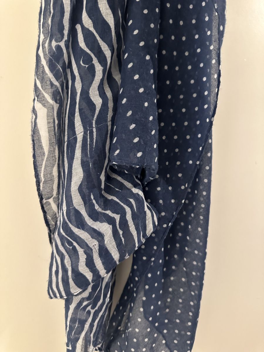 Foulard & Sciarpe: Navy blue scarf with zebra & polka dot print - lightweight & – Usato da Zürich venduto da car_68nt 1