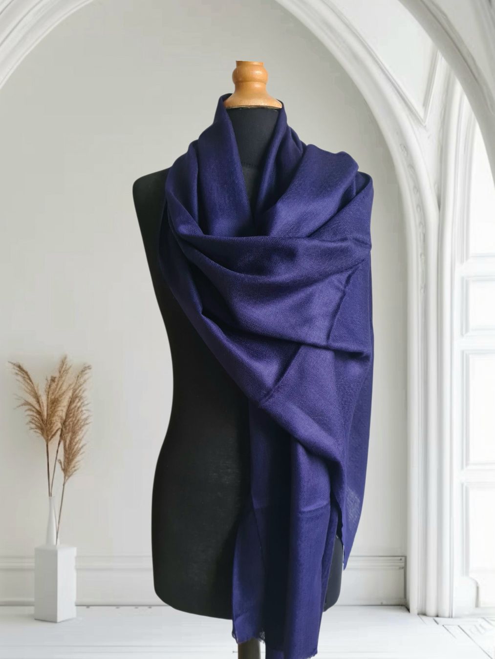 Foulard & Sciarpe: Écharpe  en cachemire  neuf – Nuovo e nell'imballaggio originale da La Chaux-de-Fonds venduto da Luxary.25cachmirepro 3