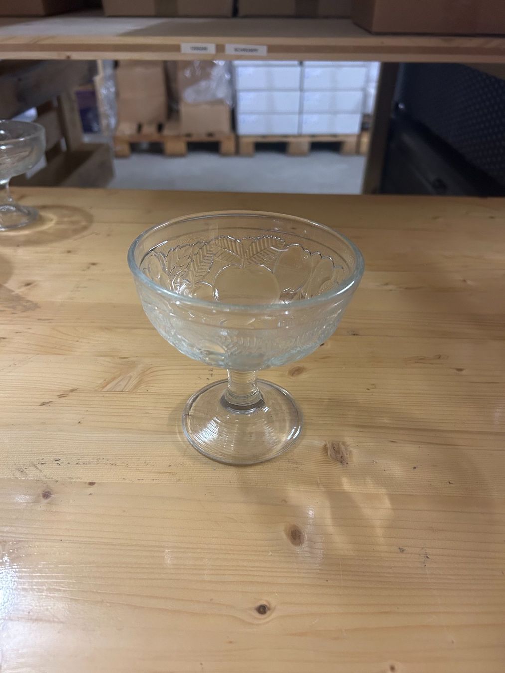 Bicchieri: Schnäppchen: Coupeglas mit Früchtemuster – Usato da Rothenthurm venduto da lela75