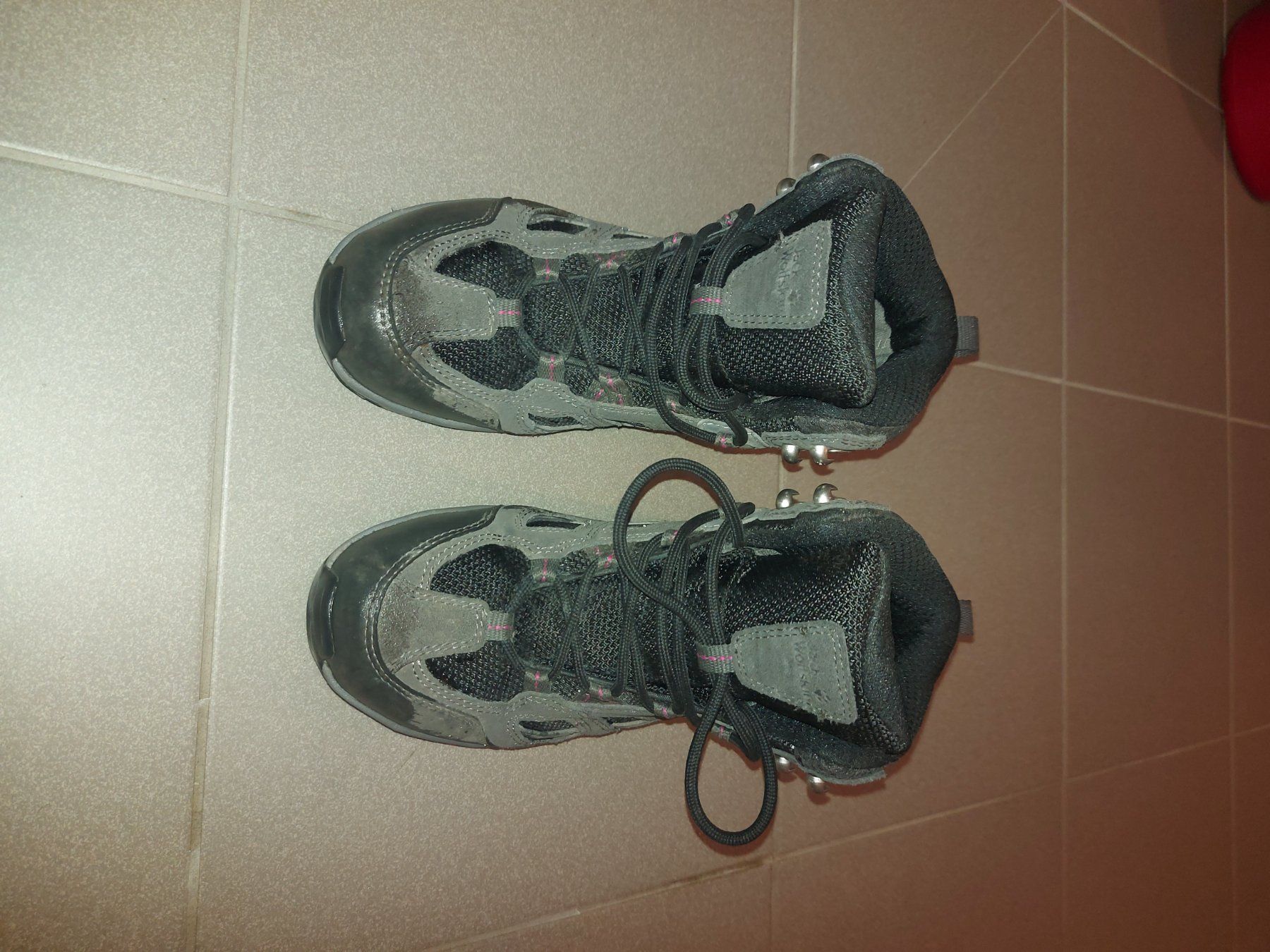 Jack & Jones Scarpe da donna: Chaussures de randonnée T.37,5 – Usato da Bossonnens venduto da ama_zcd6