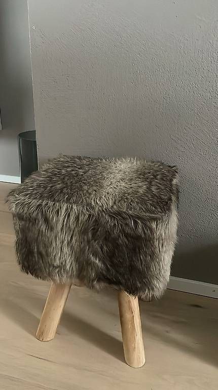 Hocker: Fellhocker – Gebraucht aus Alpnach Dorf von lis_626v