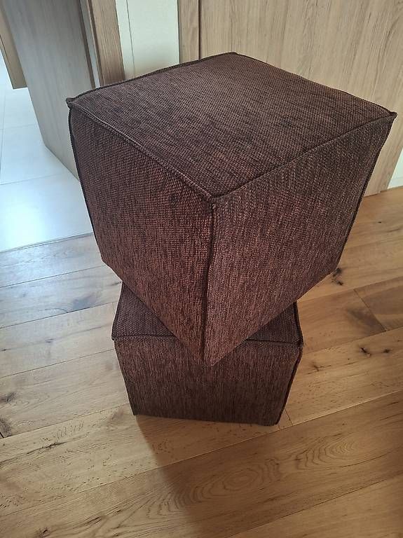 Hocker: Lot de 2 poufs – Gebraucht aus Prez-vers-Siviriez von rouilj05