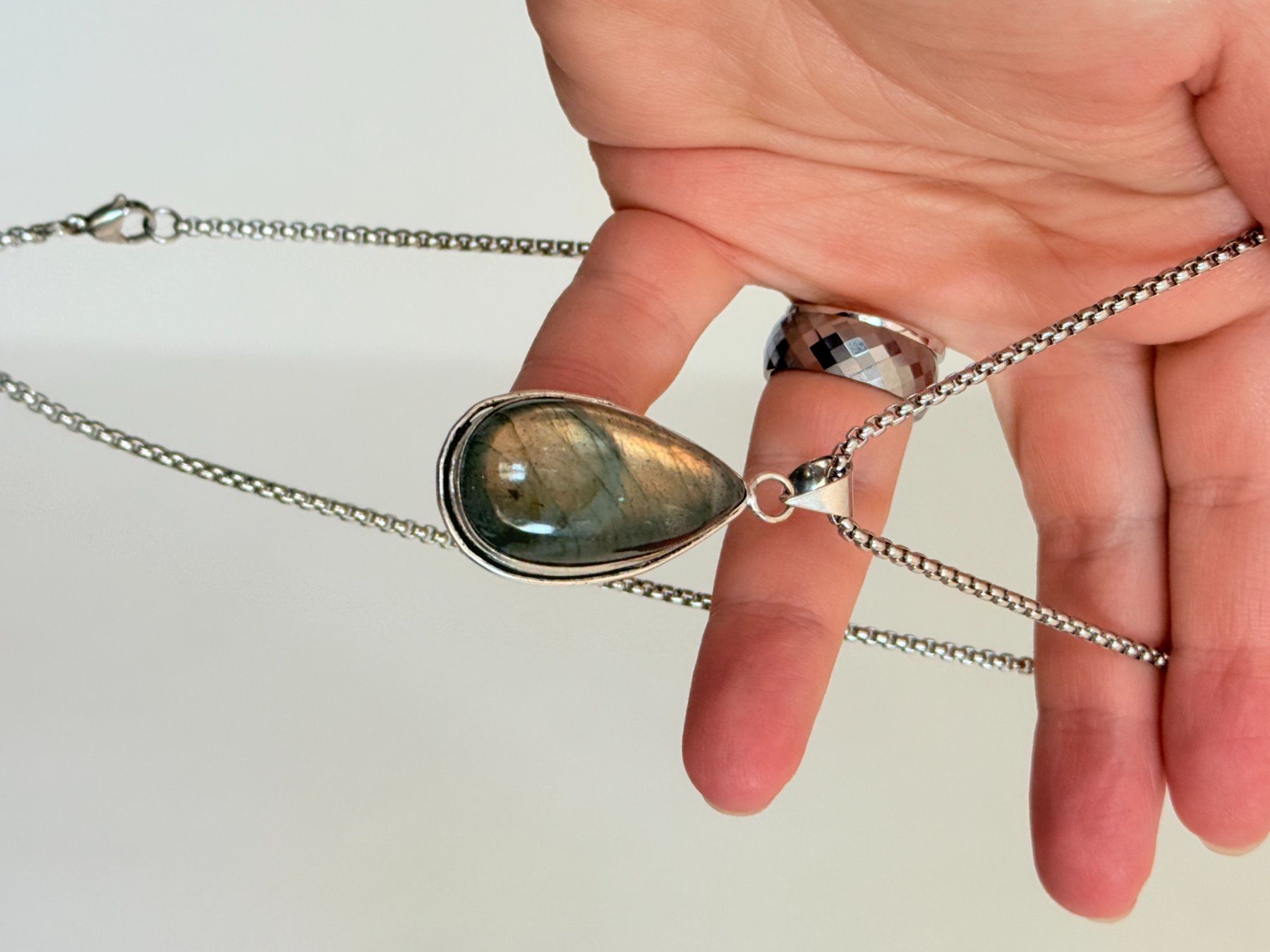 Ketten: Collier Labradorite - Élégance Naturelle ✨ – Neu und originalverpackt aus Genève von AWWA 1