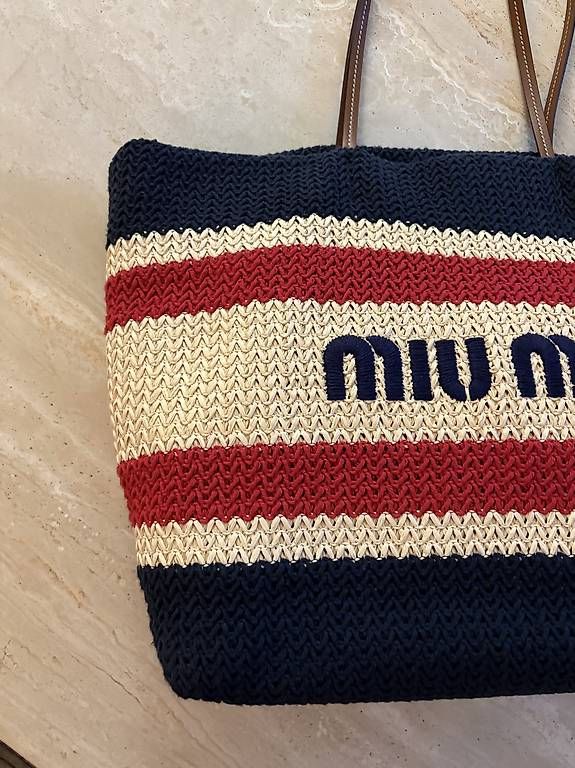 Sacs femmes: Miumiu Raffia Shopper – D'occasion à Unterägeri par mar_96hk 1