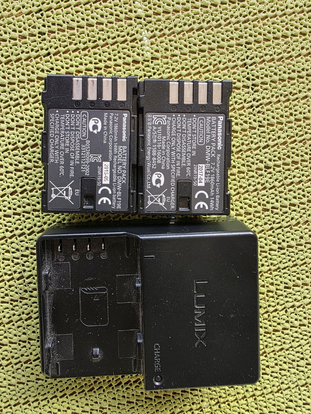 Panasonic Batterie: Panasonic GH5 Original Akkus + Original Ladegerät – Usato da Birmenstorf AG venduto da BaneVENCO