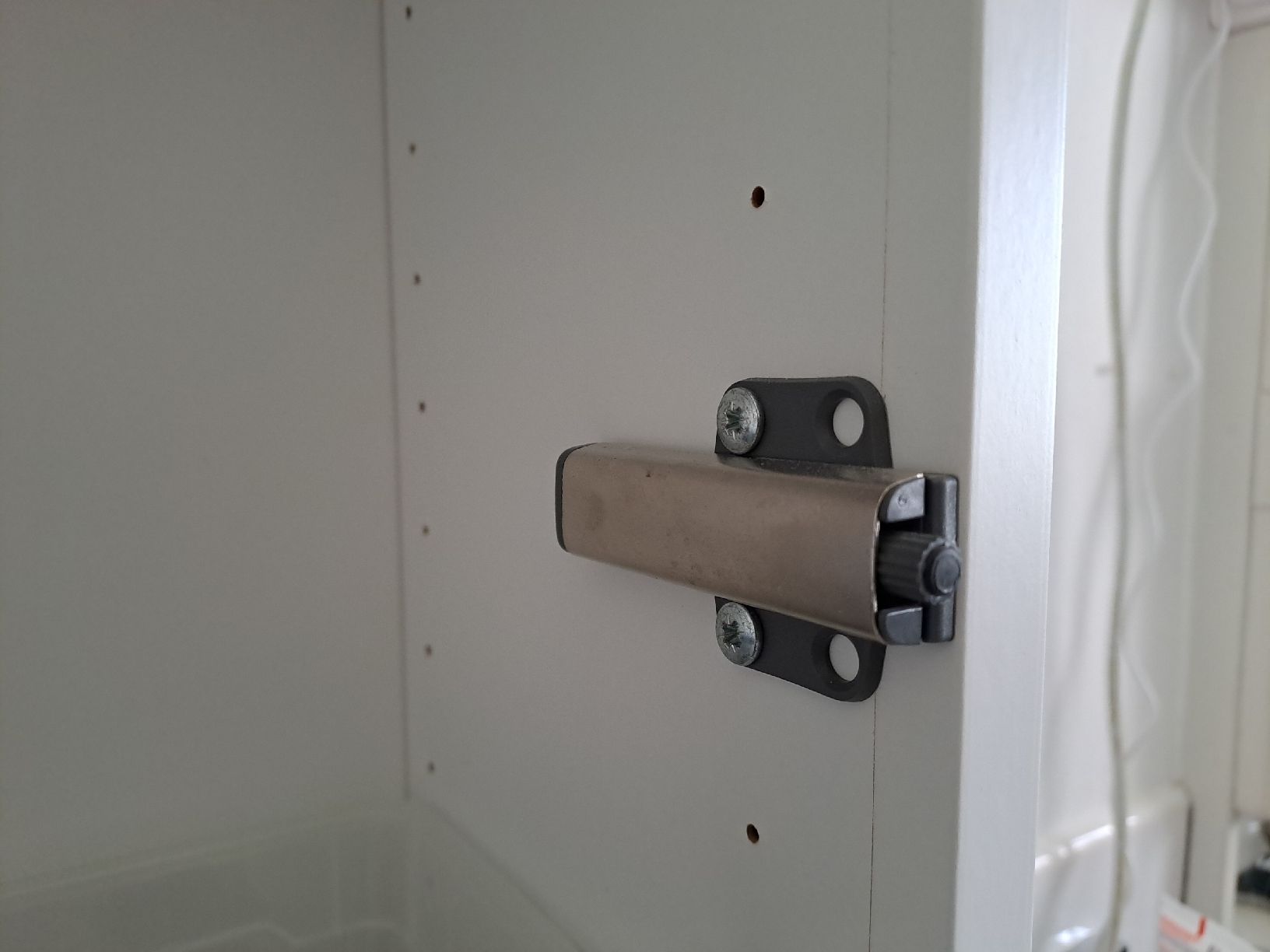 Armadi: Hängeschrank IKEA / armoire murale – Usato da Münchenwiler venduto da Martin_Riedi 1