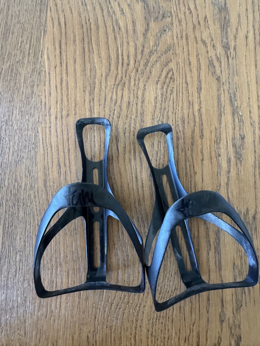 Pezzi di ricambio: 2x Tune Carbon Bottle Cages - WASSERTRÄGER MTB bottle cage – Usato da Zürich venduto da JAGD-bikes 2