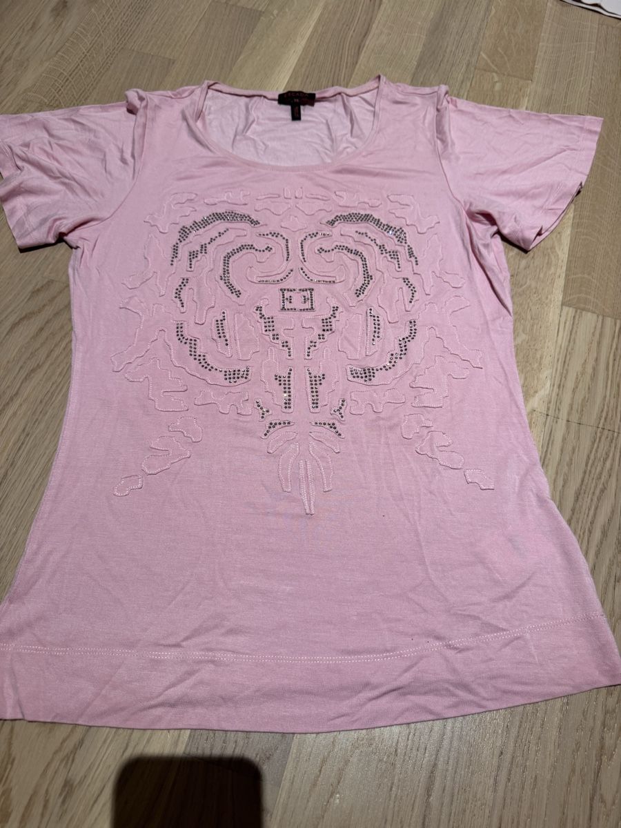 Escada T-shirt: Escada Glitzer Shirt – Usato da Wetzikon ZH venduto da P__tt5