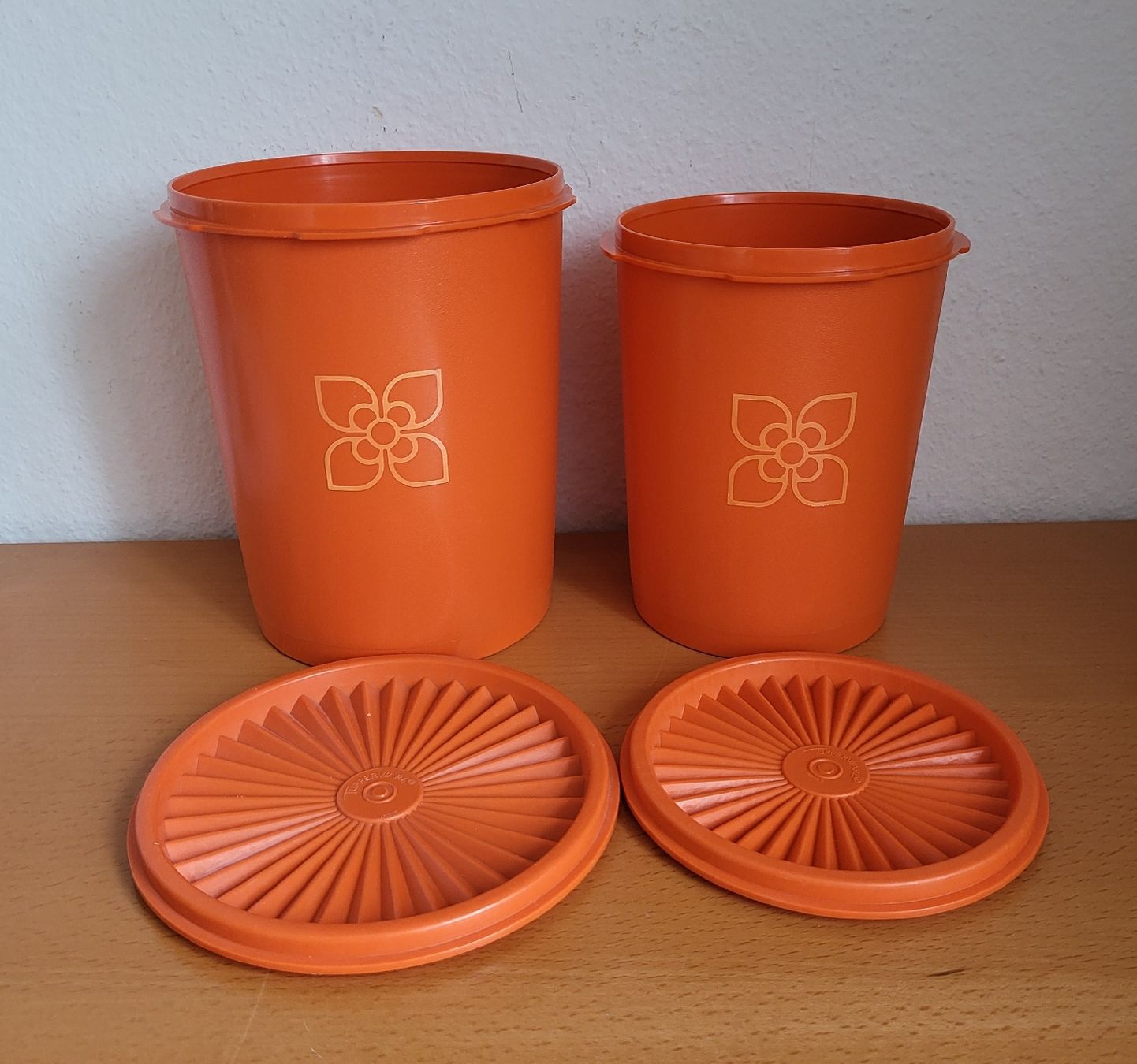 Tupperware Contenitori & Simili: Tupperware Set, Orange, 2 Dosen mit Deckel, – Usato da Winterthur venduto da Baer49