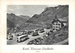 Hotel Klausen Passhöhe Deplian Oldtimer Buswagen