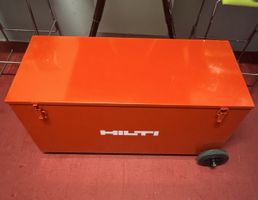 Hilti Werkzeugkiste rot auf Rollen 