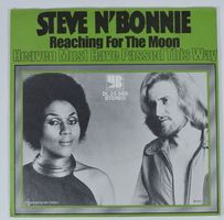 Single: STEVE & BONNIE - Reaching For The Moon