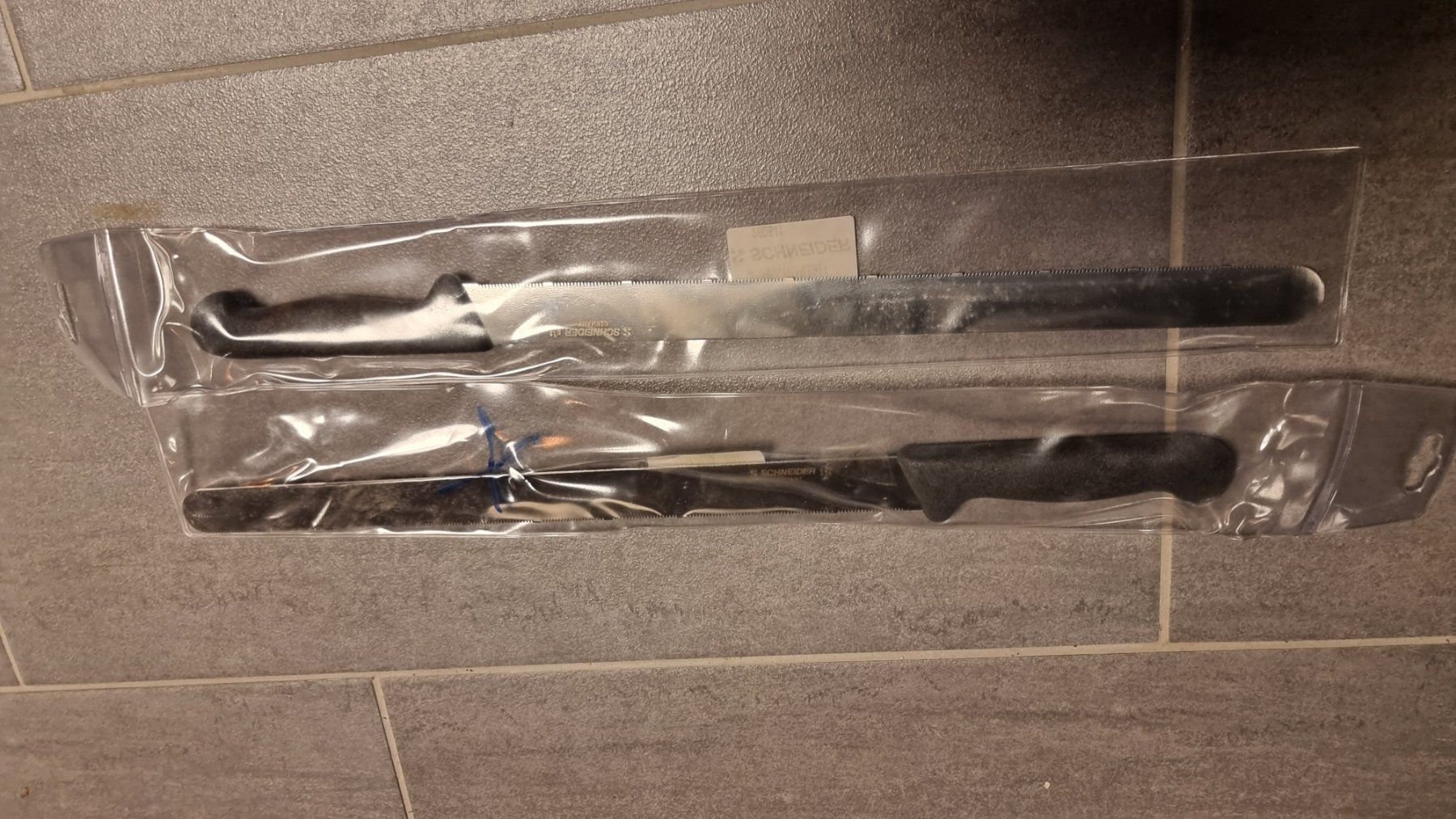 Schneider Coltelli da cucina: 2x Schneider Profi Bäcker-/Brotmesser lang – Usato da Galgenen venduto da Gaebe95 1