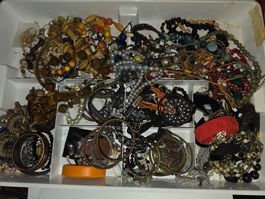 Modeschmuck Konvolut Ketten Armbänder diverse Zustände