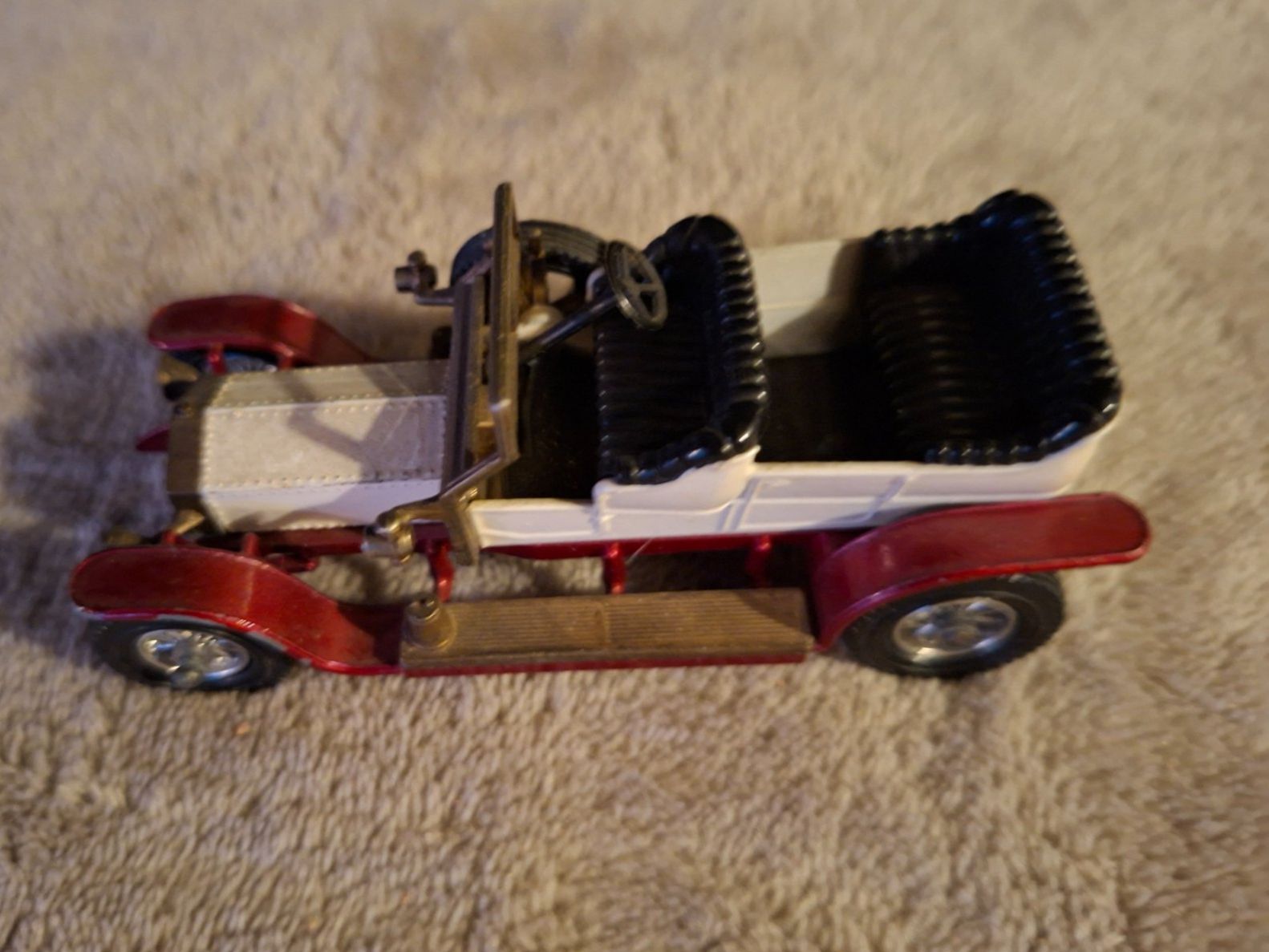 Matchbox Modellini d'auto: Matchbox 1906 Rolls-Royce Silver Ghost Modellauto rot/weiss – Usato da Otelfingen venduto da silver-moon