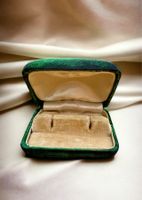 Emerald Green Velvet Box- Ohrringe Etui antik