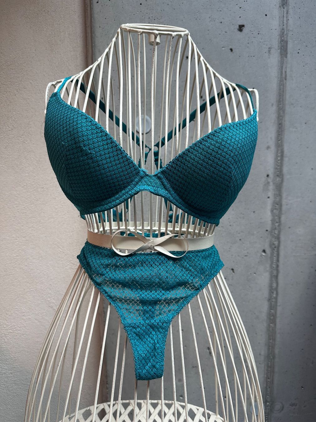 Autres dessous: Türkisfarbenes Dessous-Set – D'occasion à Leuk-Stadt par 2thcircle 2