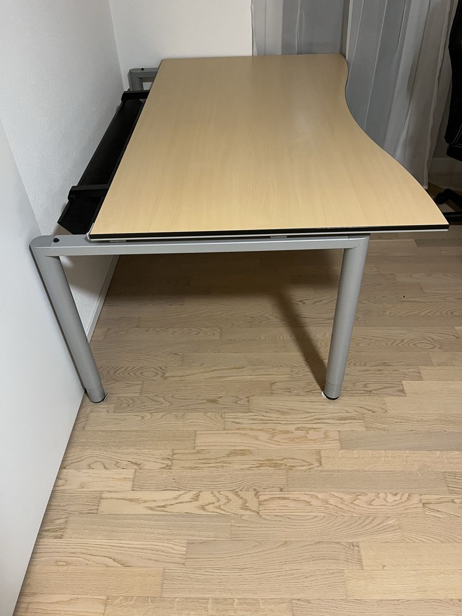 Schreibtische: Schreibtisch, Holz/Metall – Gebraucht aus Hombrechtikon von Kaatja 1