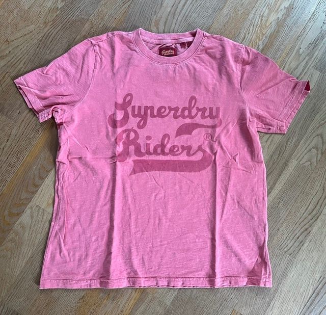 Superdry T-shirt: T-Shirt von Superdry pink – Usato da Steinmaur venduto da Dyleila