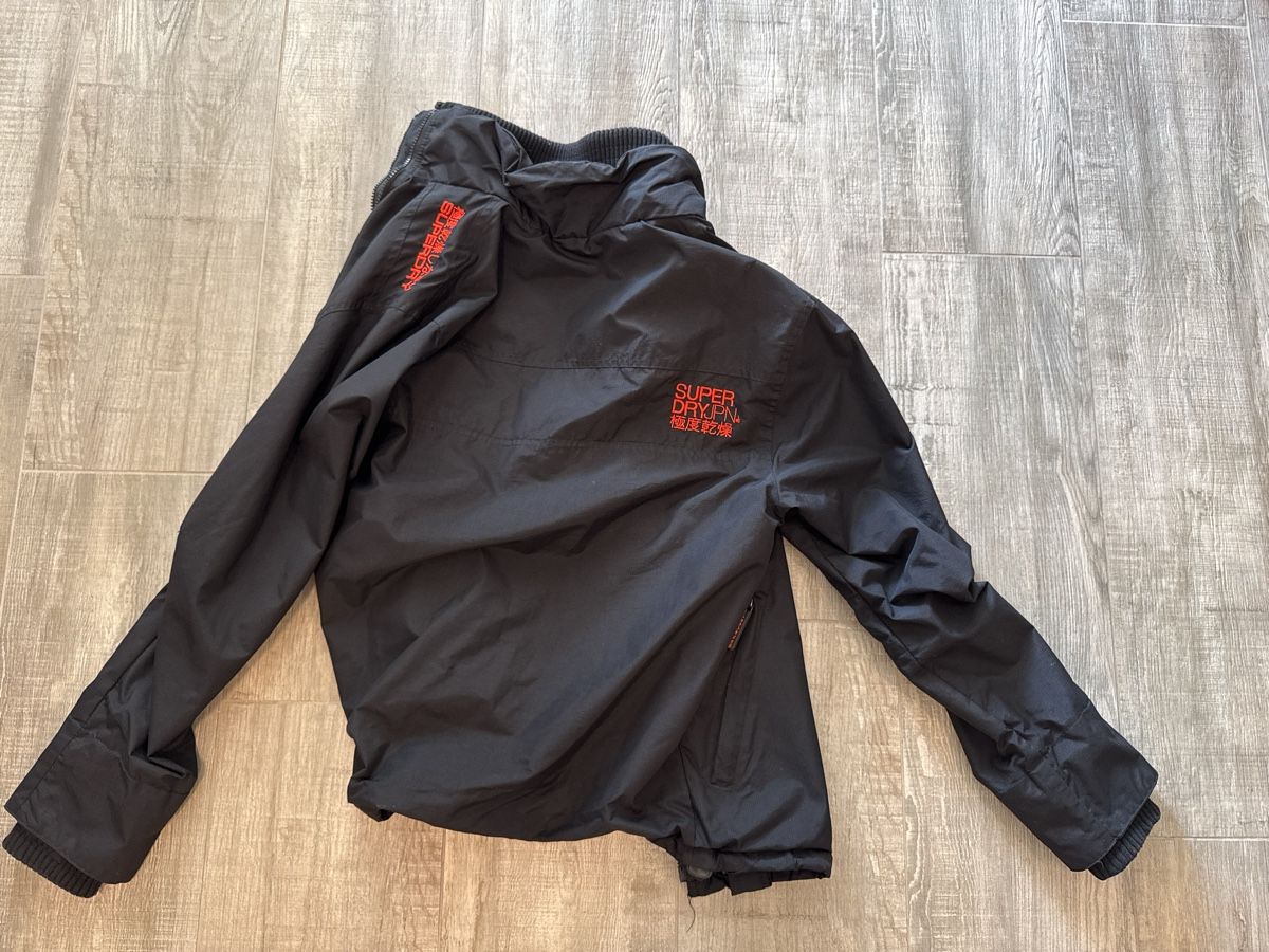 Superdry Jacken: Superdry Übergangsjacke schwarz Grösse M Jacke – Gebraucht aus Oltingen von Funnyface 2