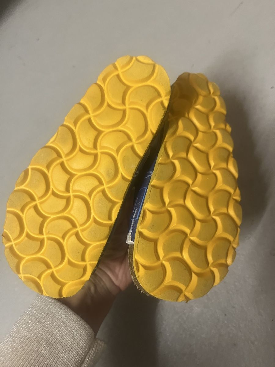 Scarpe per ragazzi: Finken/ Hausschuhe Gr. 25 – Usato da Baar venduto da Ginasoskin 1