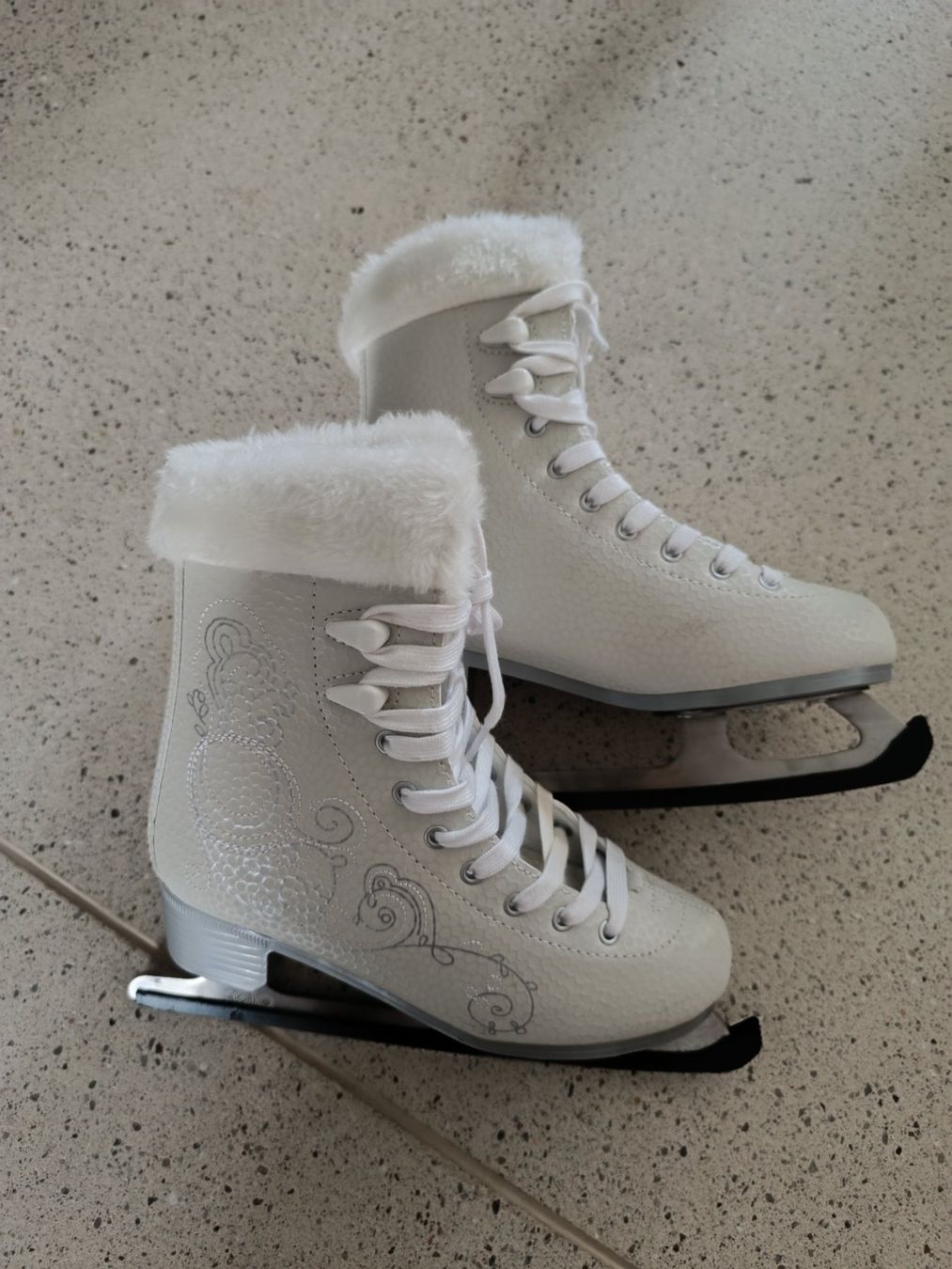 Schlittschuhe: Schlittschuhe Gr. 36 – Gebraucht aus zürich von juedlii