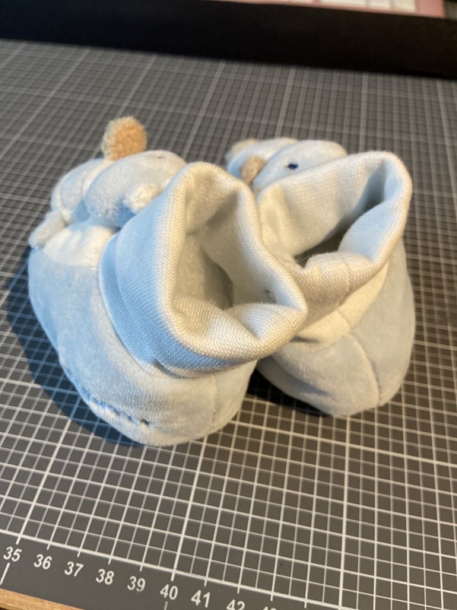Scarpe per ragazzi: Baby Schuhe mit Rassel – Usato da Mönchaltorf venduto da Angel789 1