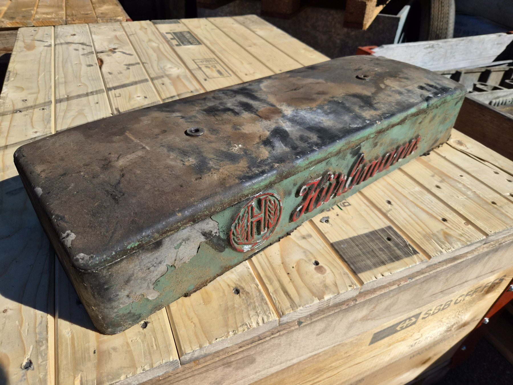 Hürlimann Trattori: Hürlimann Oldtimer Traktor Ventildeckel zu Motor D100 – Usato da Dürnten venduto da Bachtel84