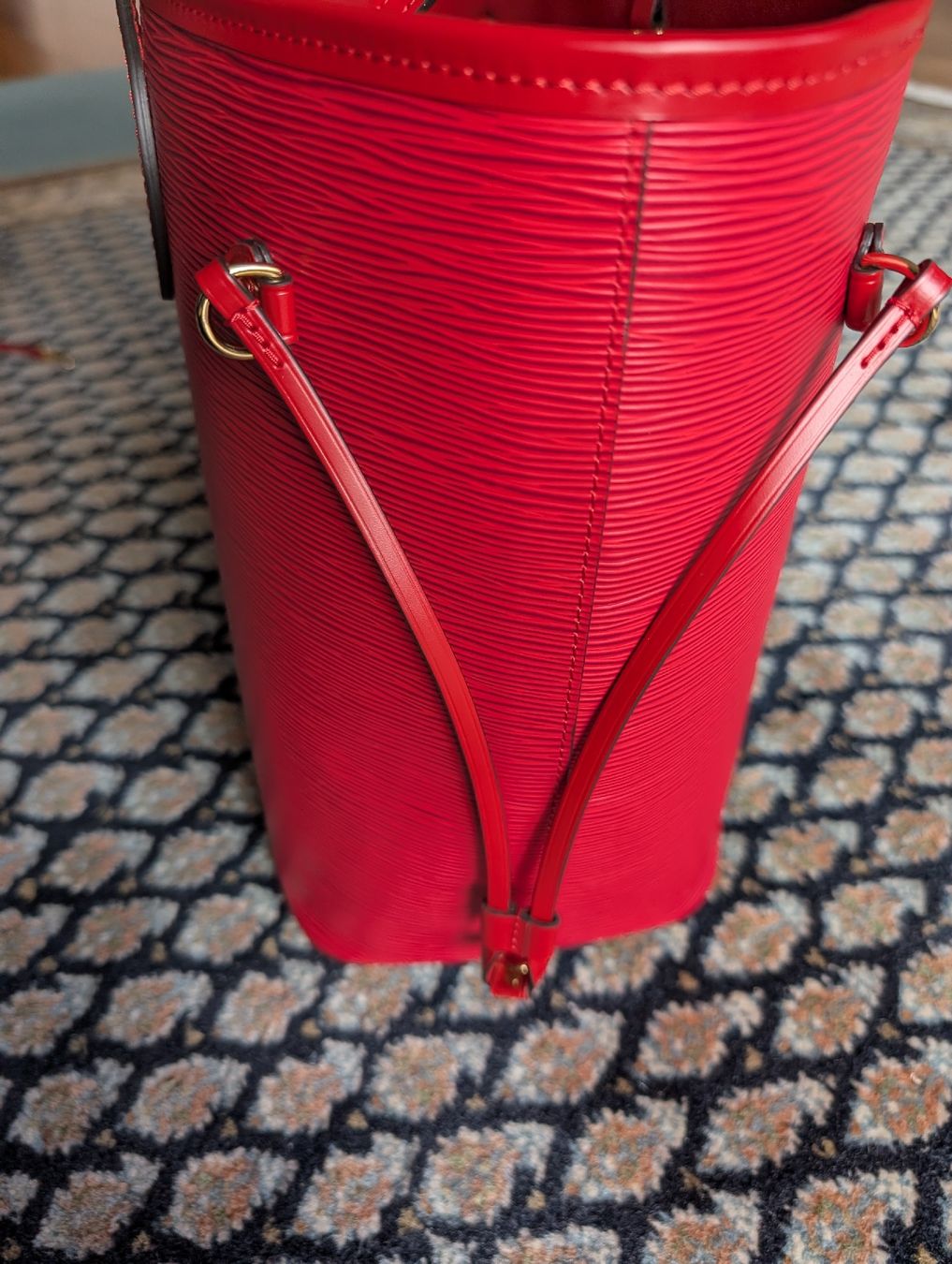 Louis Vuitton Taschen für Damen: Louis Vuitton Red Epi Leather Neverfull Bag + Pouch – Neu (gemäss Beschreibung) aus Glis von livespringly 6
