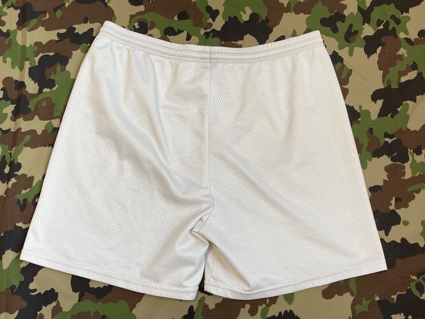 Nike Pantaloni: Vintage 90s Nike Short Sz L – Usato da Zürich venduto da le_souk 1