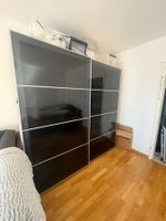 Grosser PAX Kleiderschrank mit Schiebetüren, Schwarzglas