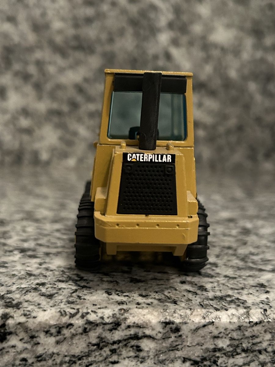 Caterpillar Kit di modellismo & Modellini statici: Cat 953B, 1:50 , NZG – Usato da Horw venduto da Tigercat635 3