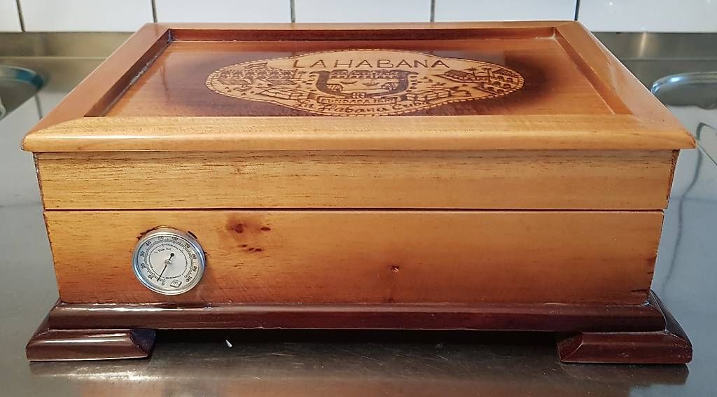 Sonstige Tabakwaren: Boîte à cigare  – Gebraucht aus Les Avanchets von Giuseppe.01 1